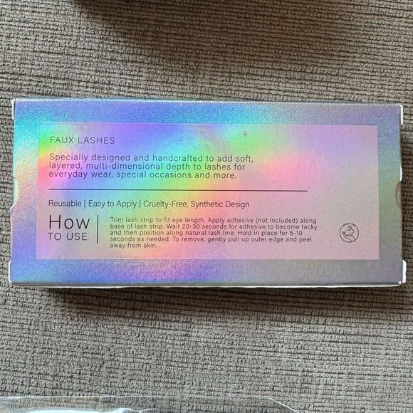 Set of 6 health and beauty items: tanning glove, pedicure stone makeup brushes - Picture 2 of 5